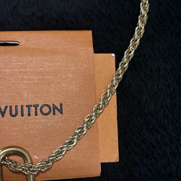 Louis Vuitton Gold Padlock Lock N Key #315 with 18’ Unbranded ROAP Chain - Picture 10 of 13